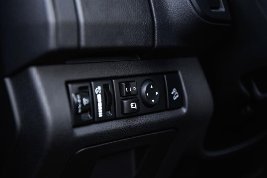 Детали интерьера Isuzu D-Max Double Cab 2019 года  (RU) (фото 15 из 25)